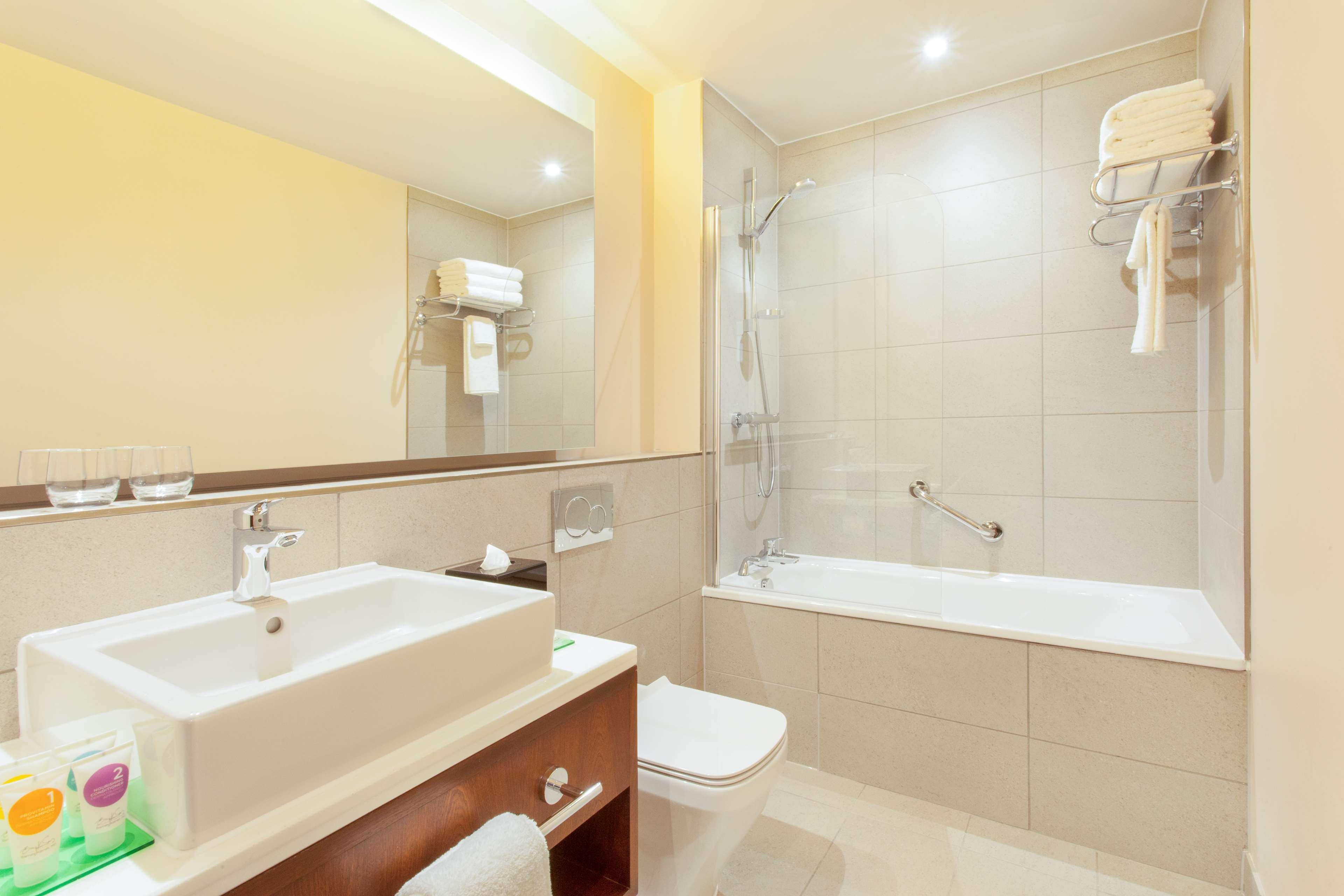 Hyatt Place West London Hayes Ґіллінґдон Екстер'єр фото