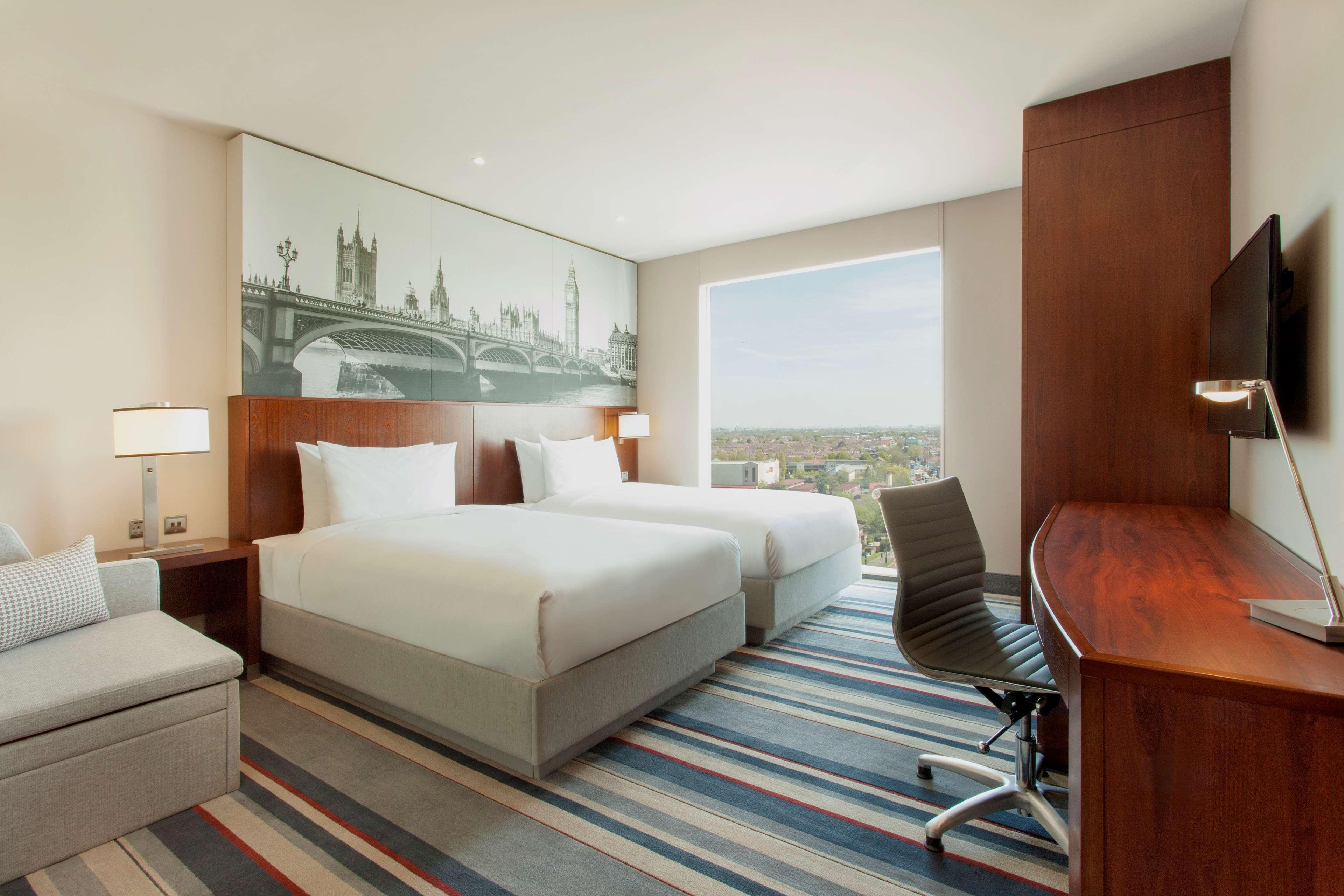 Hyatt Place West London Hayes Ґіллінґдон Екстер'єр фото